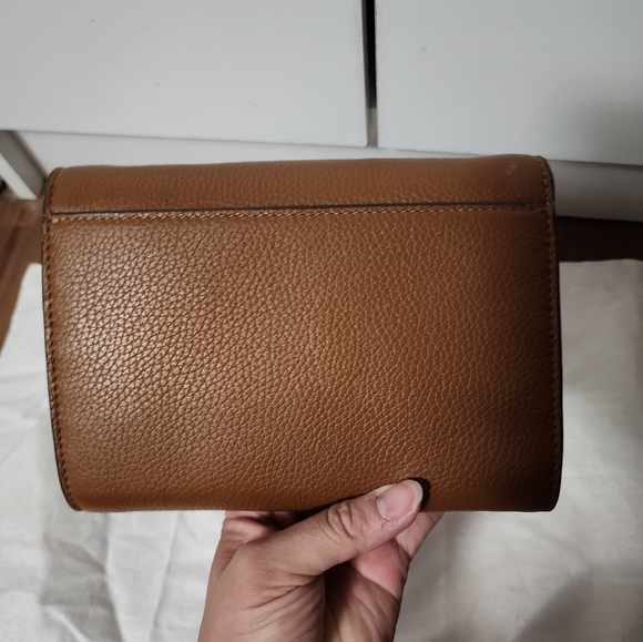 ❌️❌️SOLD❌️❌️Tory Burch Britten Wallet on Chain - Picture 3 of 4